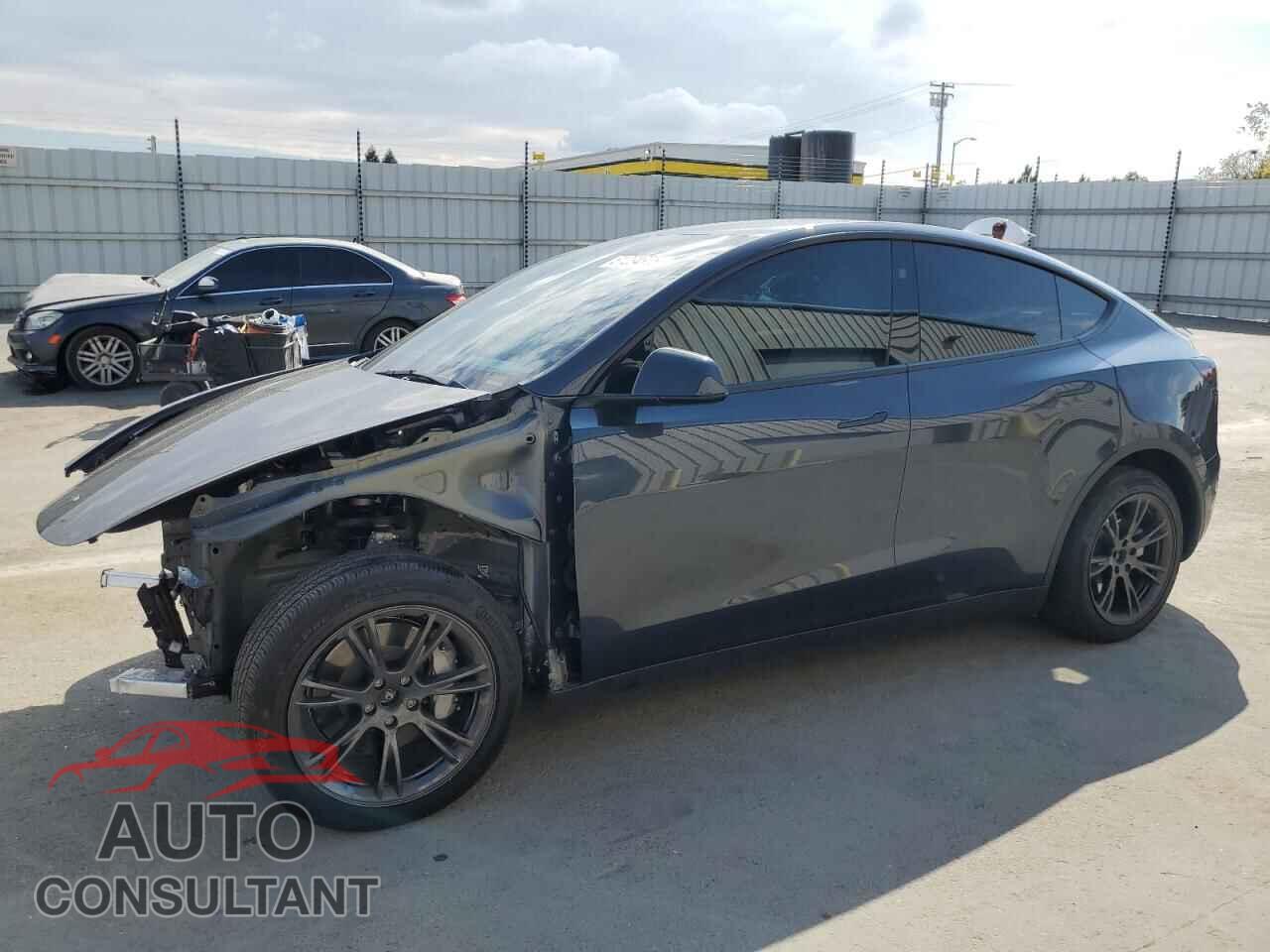 TESLA MODEL Y 2025 - 7SAYGAEE0SF245316