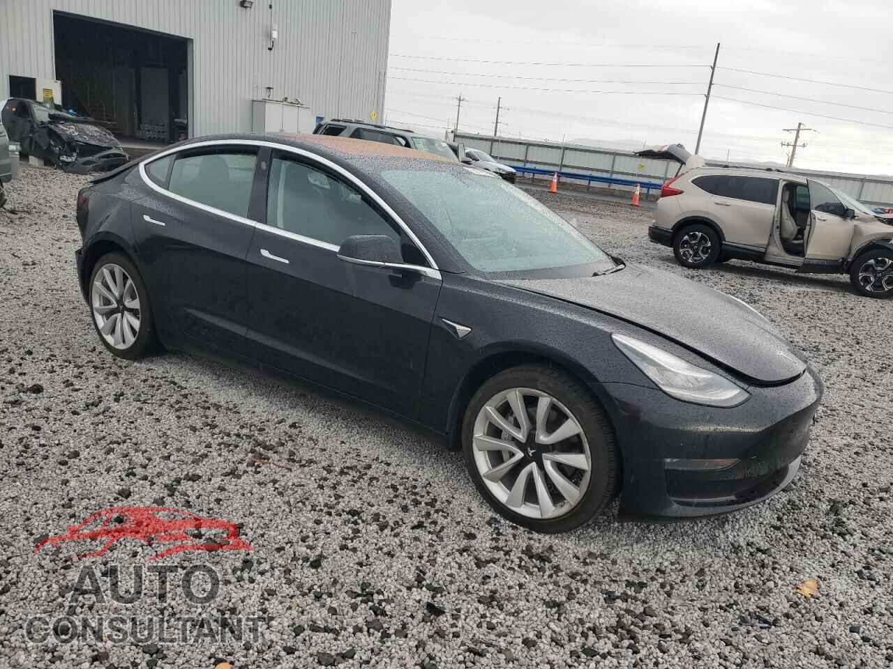 TESLA MODEL 3 2018 - 5YJ3E1EA0JF071157