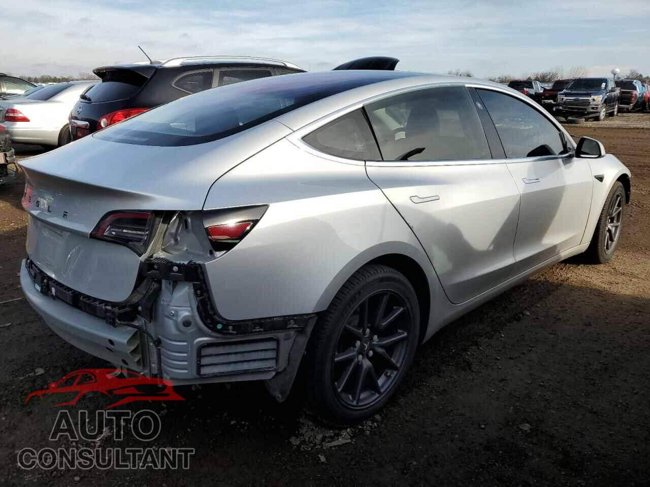 TESLA MODEL 3 2018 - 5YJ3E1EA8JF040321