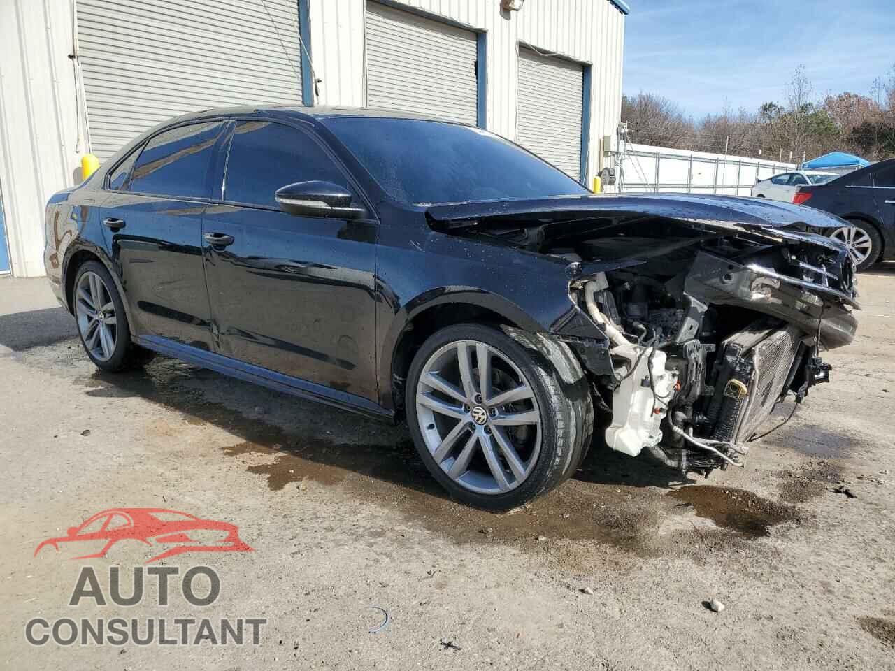VOLKSWAGEN PASSAT 2018 - 1VWAA7A33JC008013