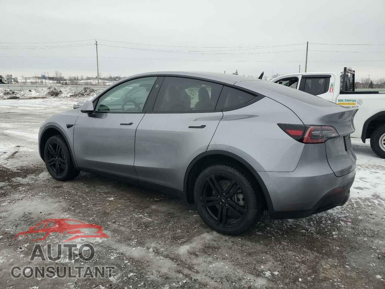 TESLA MODEL Y 2024 - LRWYGDFD8RC662417