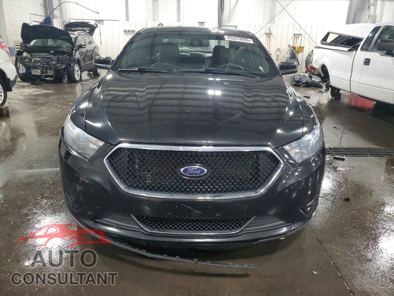 FORD TAURUS 2015 - 1FAHP2KTXFG114174