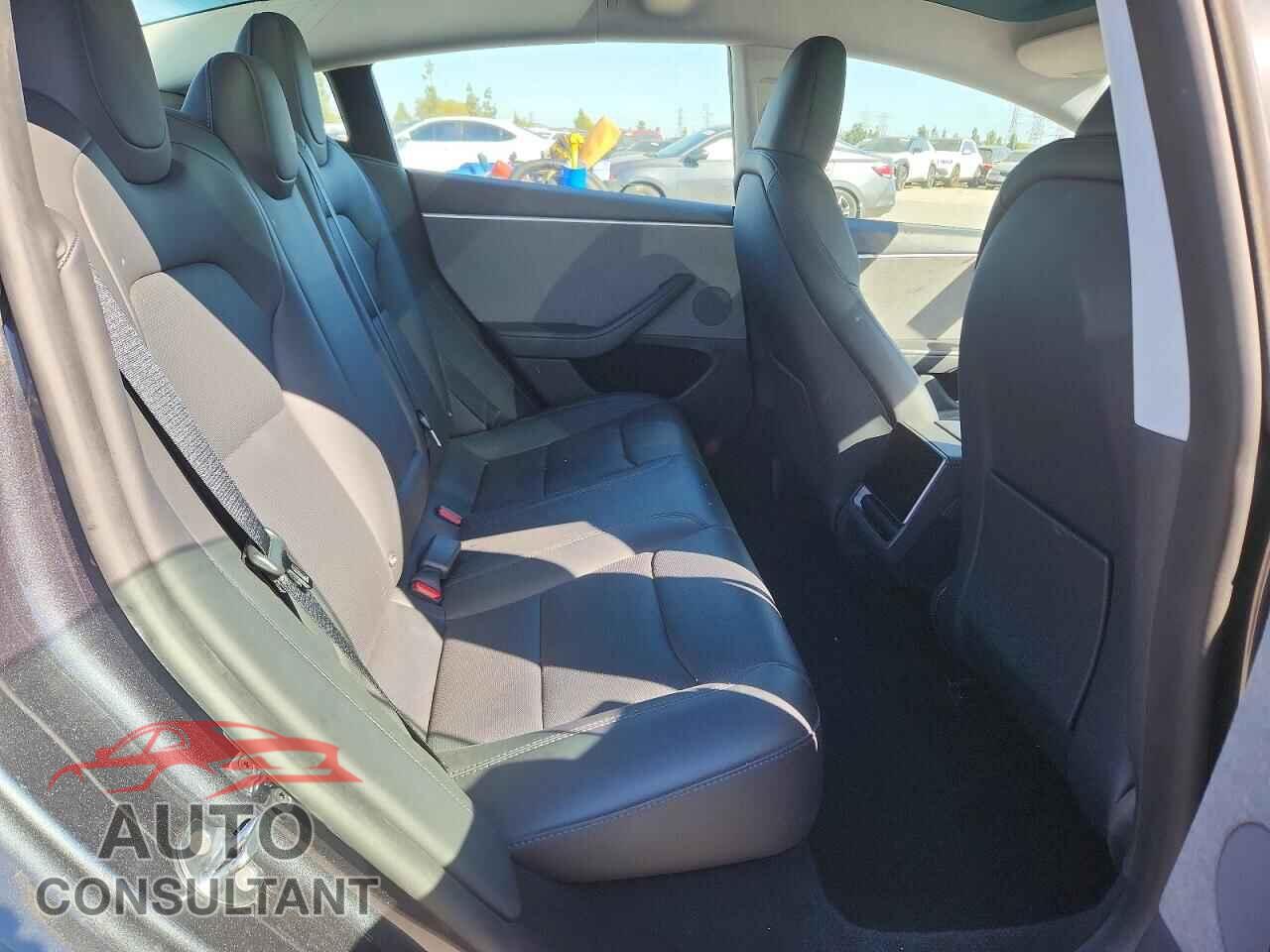 TESLA MODEL 3 2025 - 5YJ3E1EA5SF004152