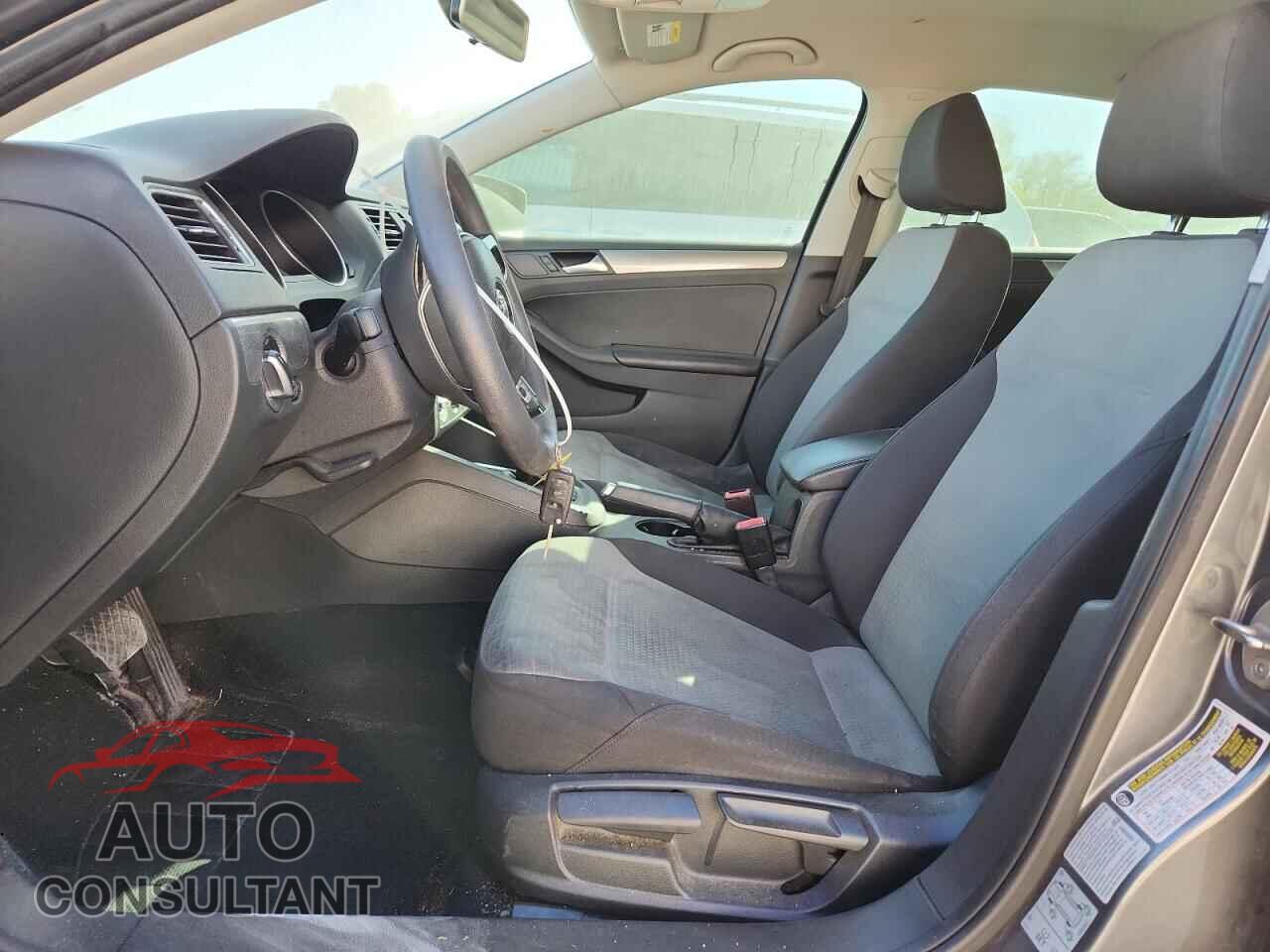 VOLKSWAGEN JETTA 2017 - 3VW2B7AJ1HM304821