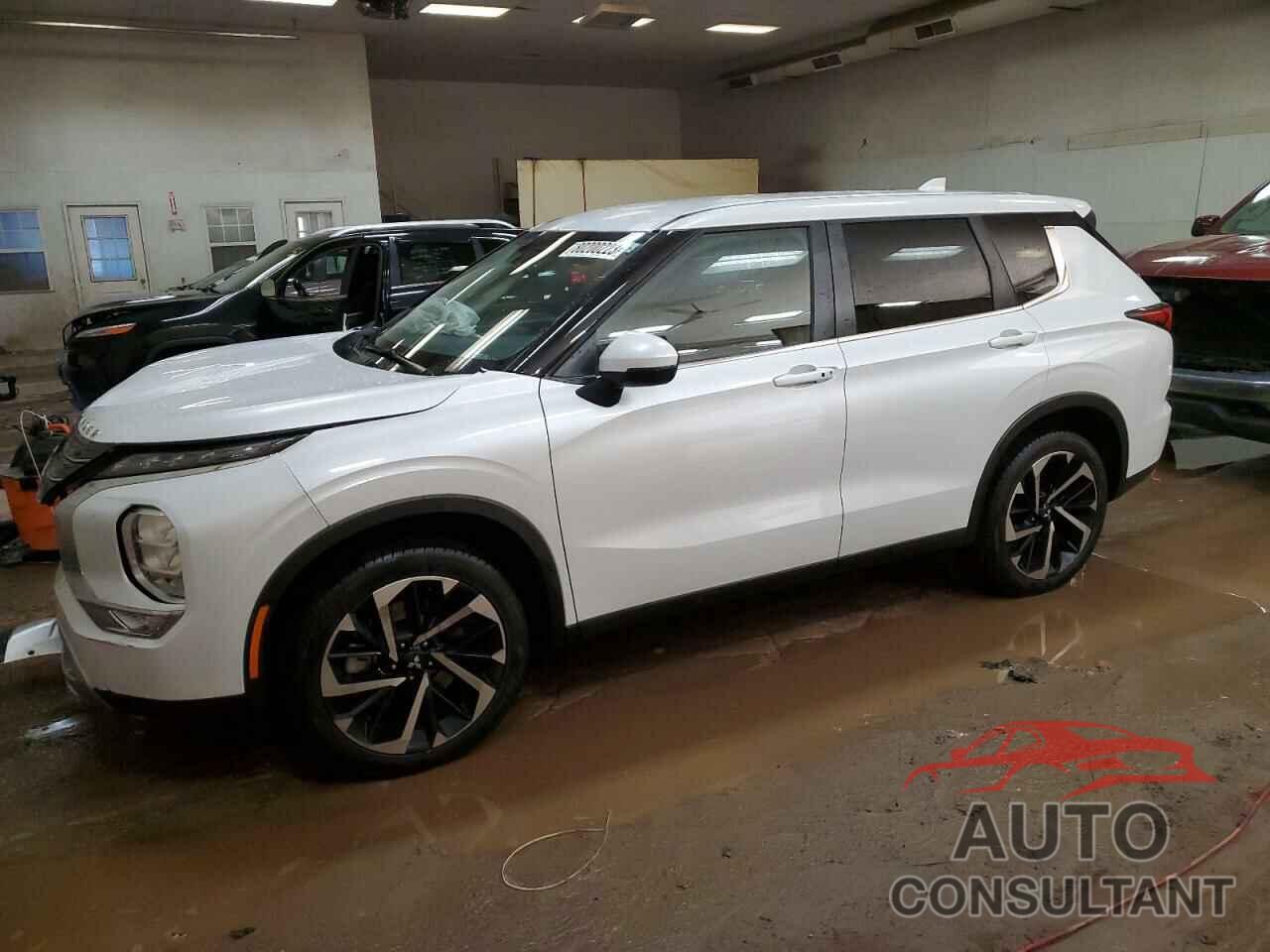 MITSUBISHI OUTLANDER 2023 - JA4J3UA80PZ025021