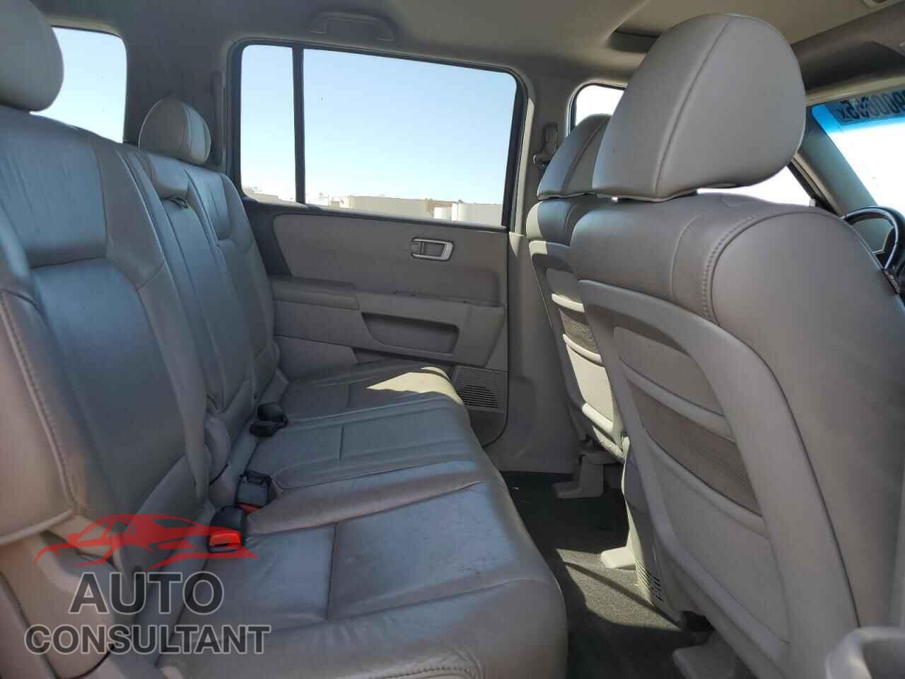 HONDA PILOT 2011 - 5FNYF4H52BB049276