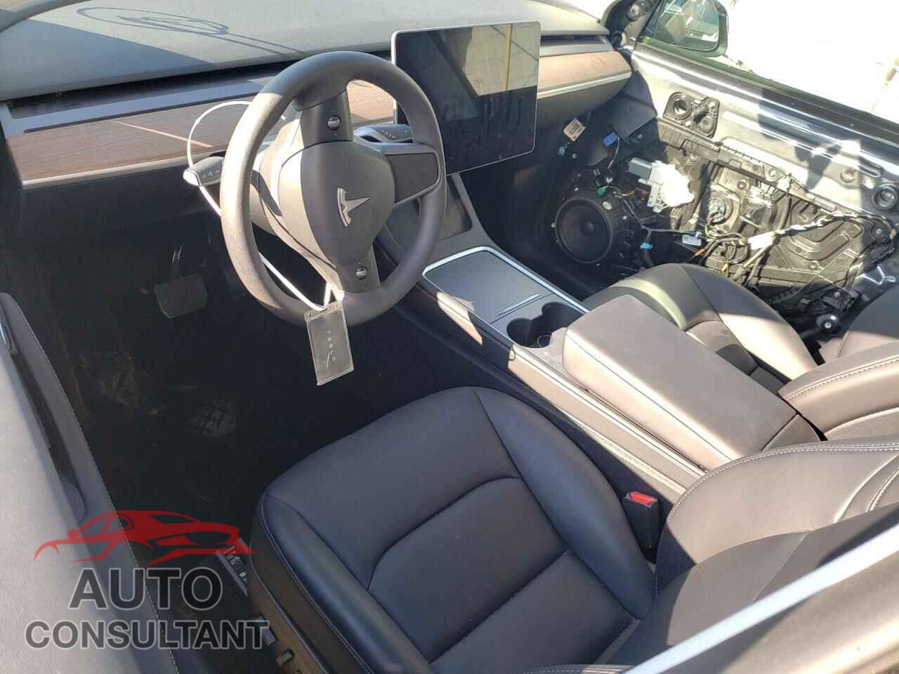 TESLA MODEL Y 2024 - 7SAYGDEE9RF024325
