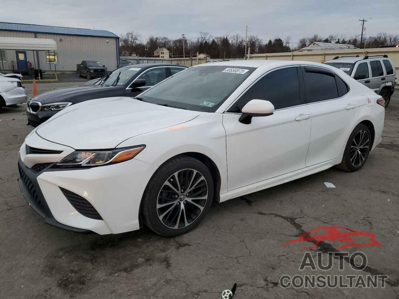 TOYOTA CAMRY 2018 - 4T1B11HK2JU039227
