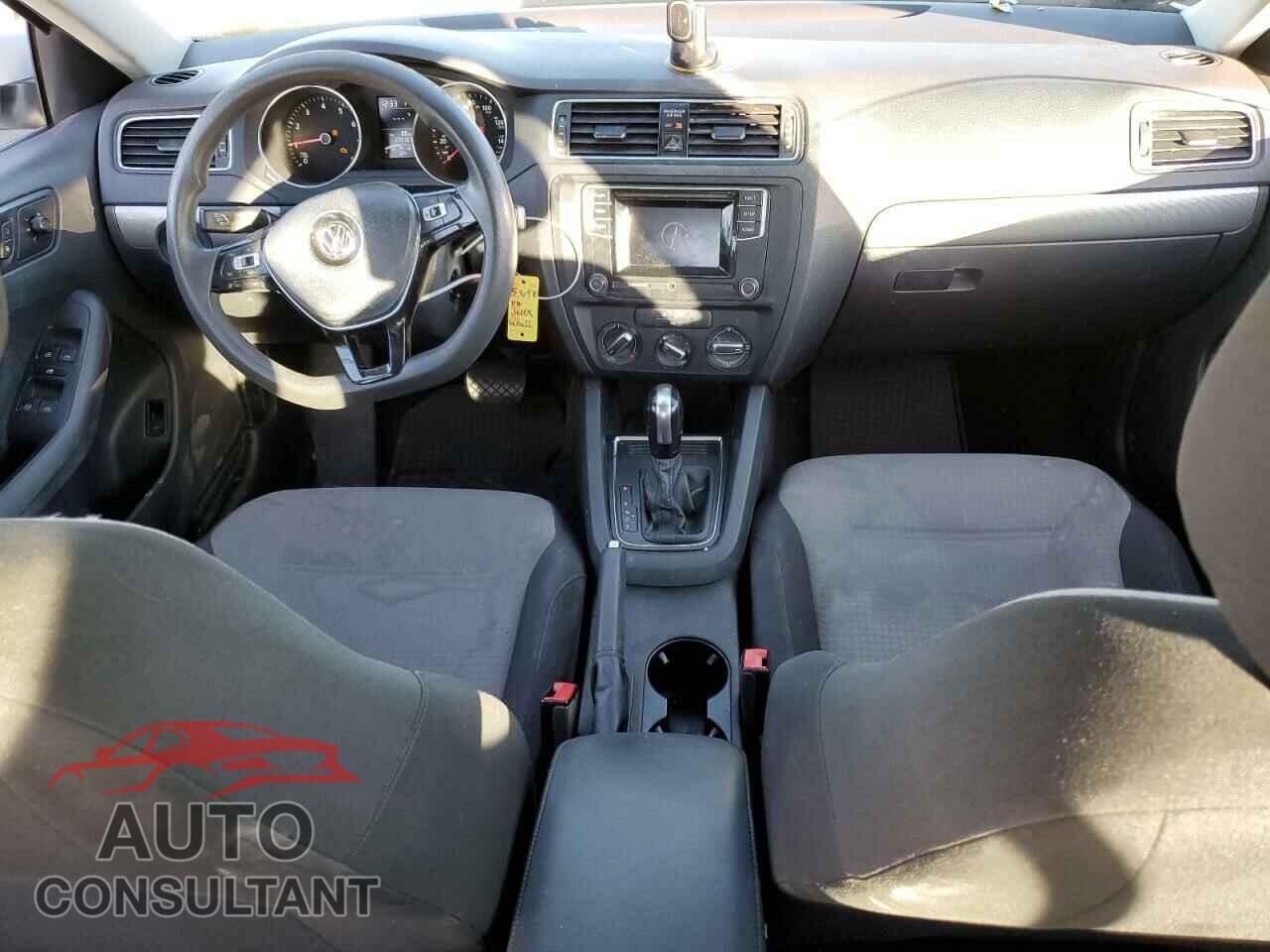 VOLKSWAGEN JETTA 2017 - 3VW2B7AJ3HM370383