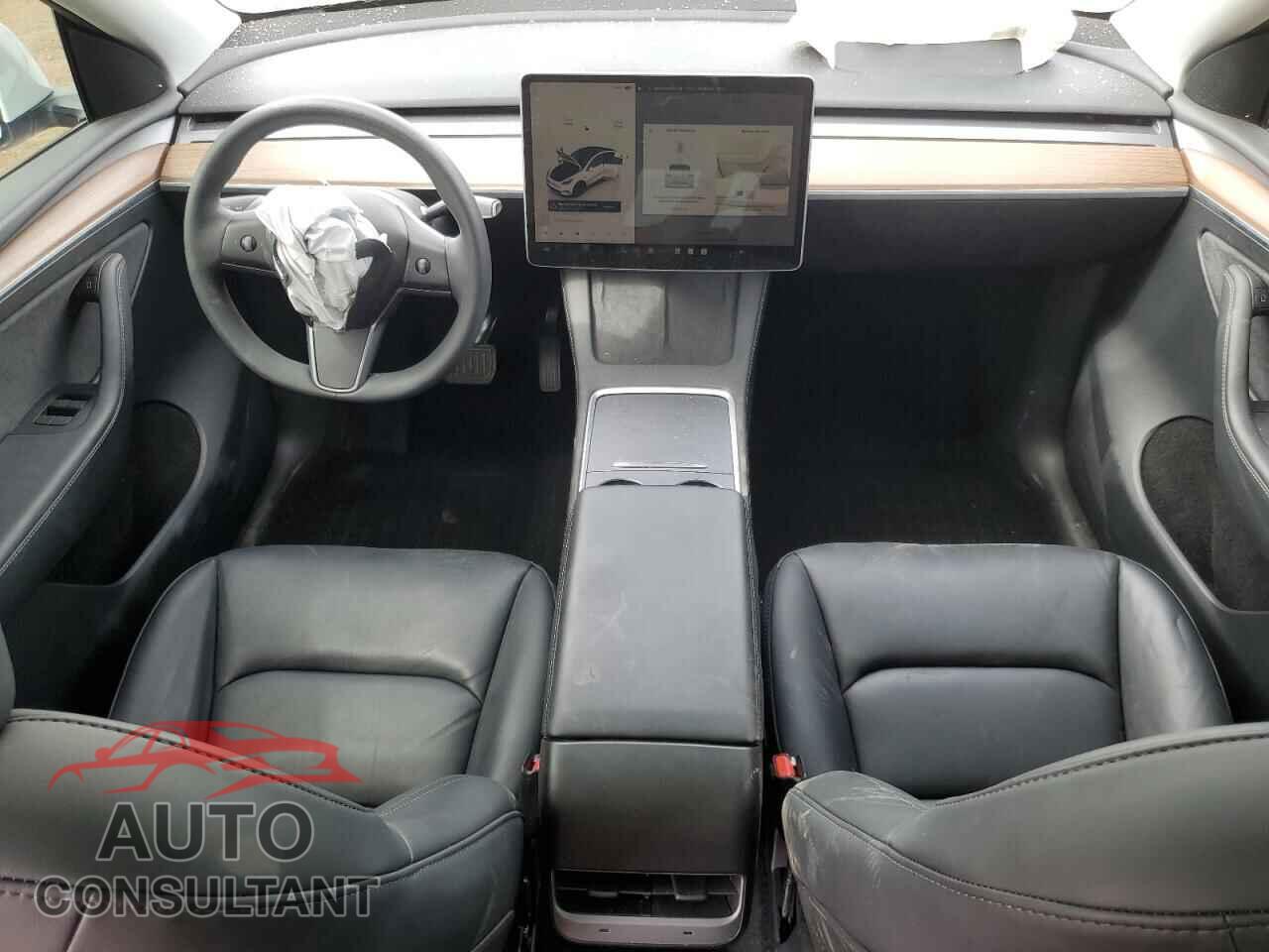 TESLA MODEL Y 2024 - 7SAYGDEE8RF205643