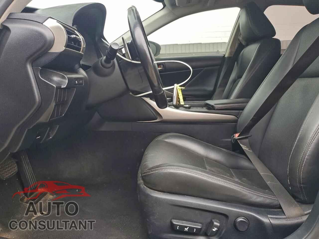 LEXUS IS 2015 - JTHBF1D22F5068559