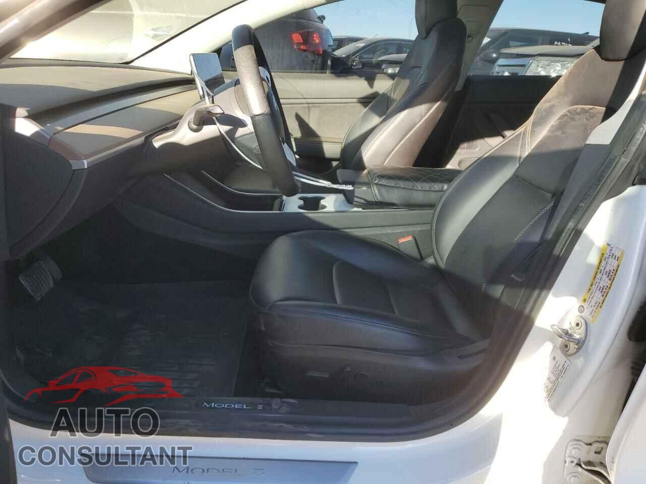 TESLA MODEL 3 2019 - 5YJ3E1EB2KF437517