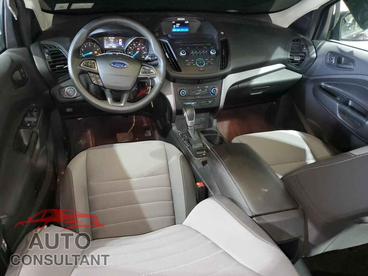 FORD ESCAPE 2017 - 1FMCU0F70HUB27580