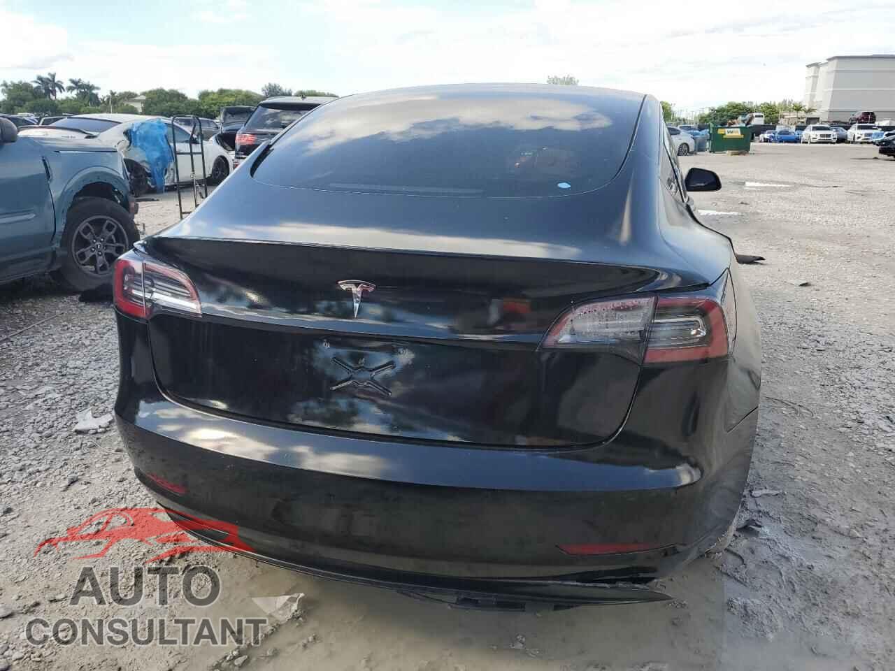 TESLA MODEL 3 2021 - 5YJ3E1EA8MF860015