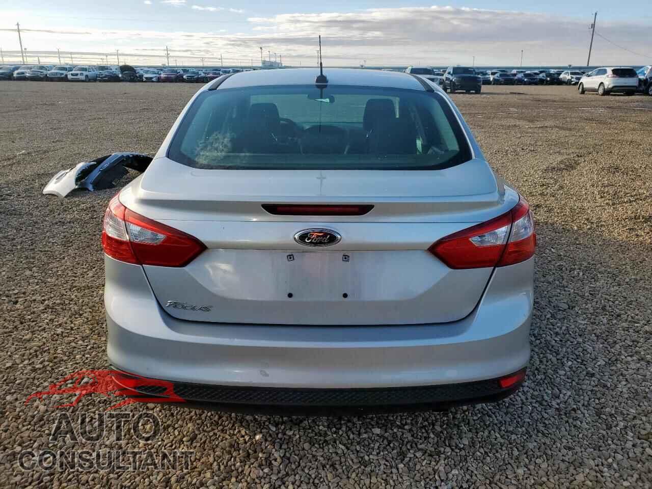 FORD FOCUS 2014 - 1FADP3E26EL210347
