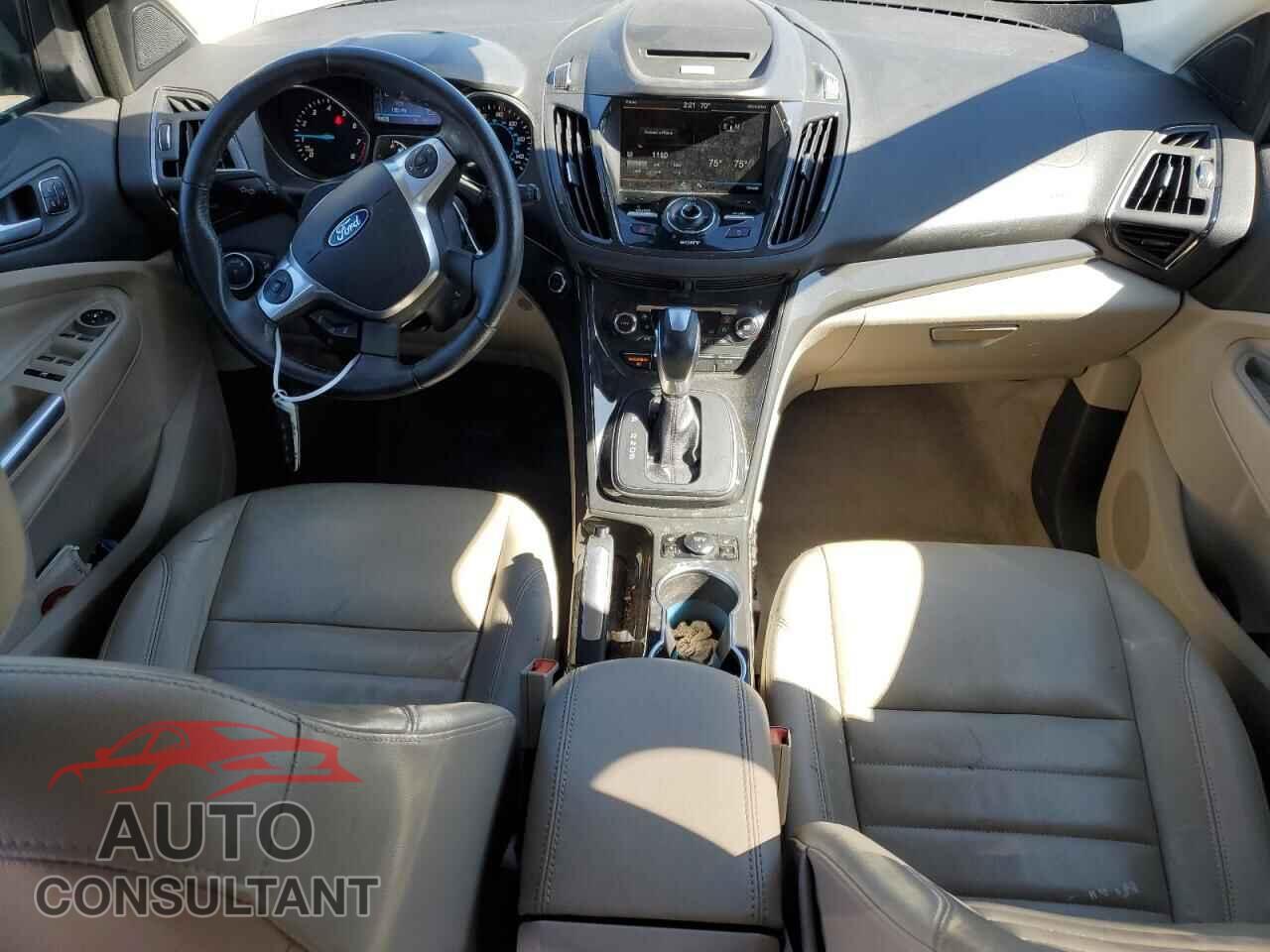FORD ESCAPE 2015 - 1FMCU9J91FUB82923