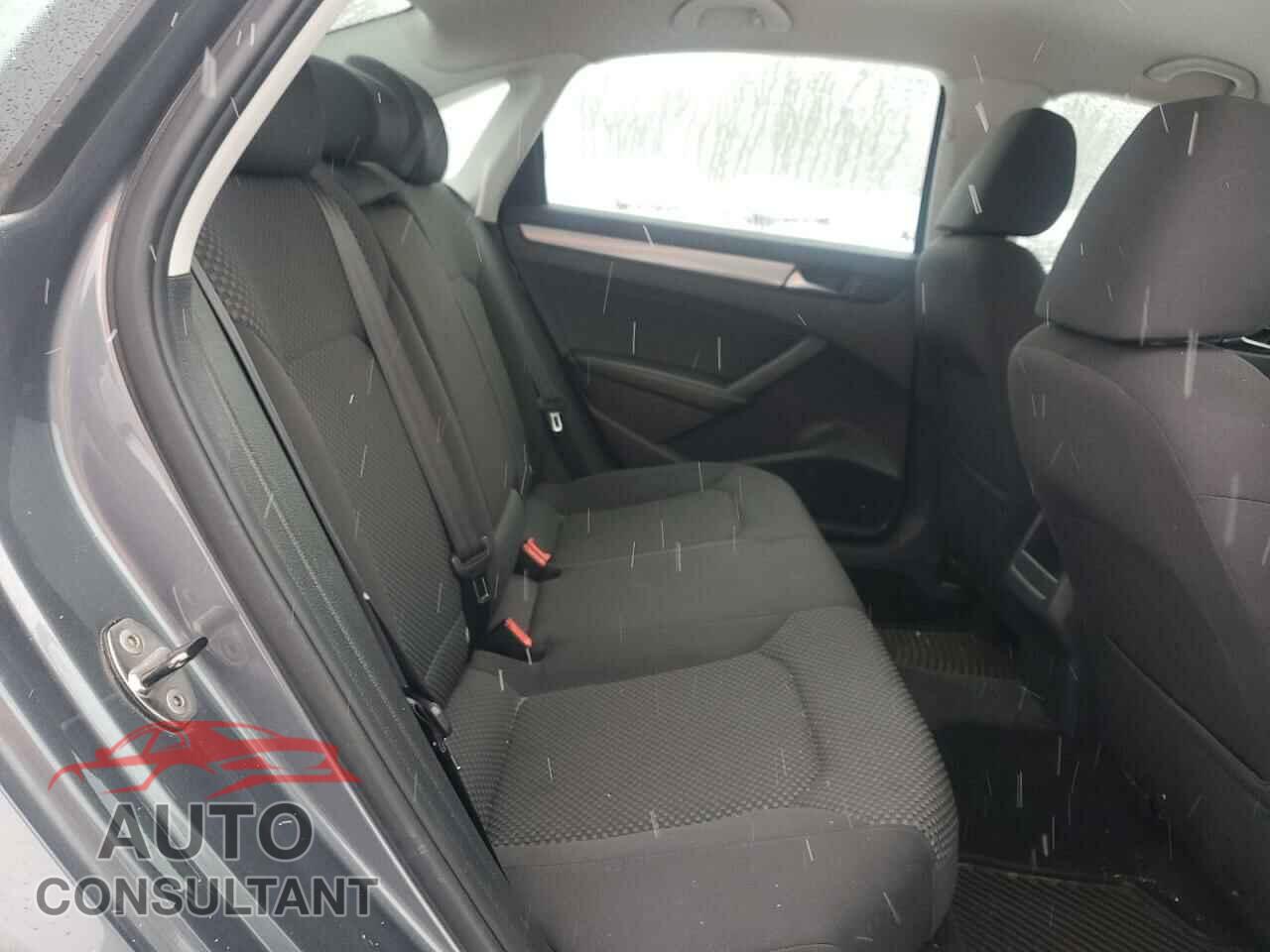VOLKSWAGEN PASSAT 2013 - 1VWAP7A33DC057120