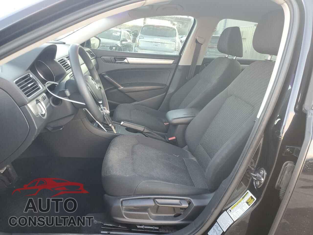 VOLKSWAGEN PASSAT 2017 - 1VWAT7A39HC069760