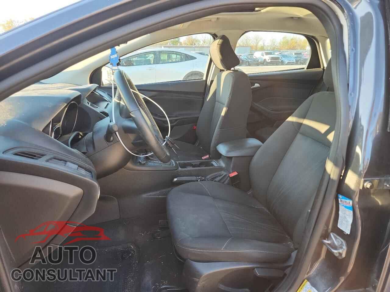 FORD FOCUS 2015 - 1FADP3F27FL200975