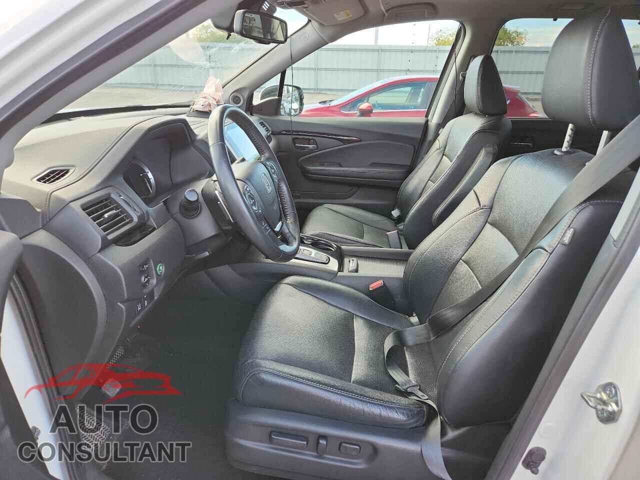 HONDA PILOT 2017 - 5FNYF6H03HB062904