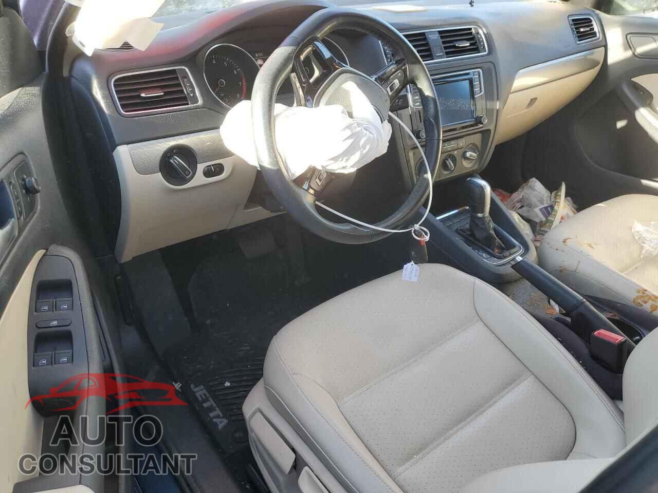 VOLKSWAGEN JETTA 2017 - 3VWDB7AJXHM372608