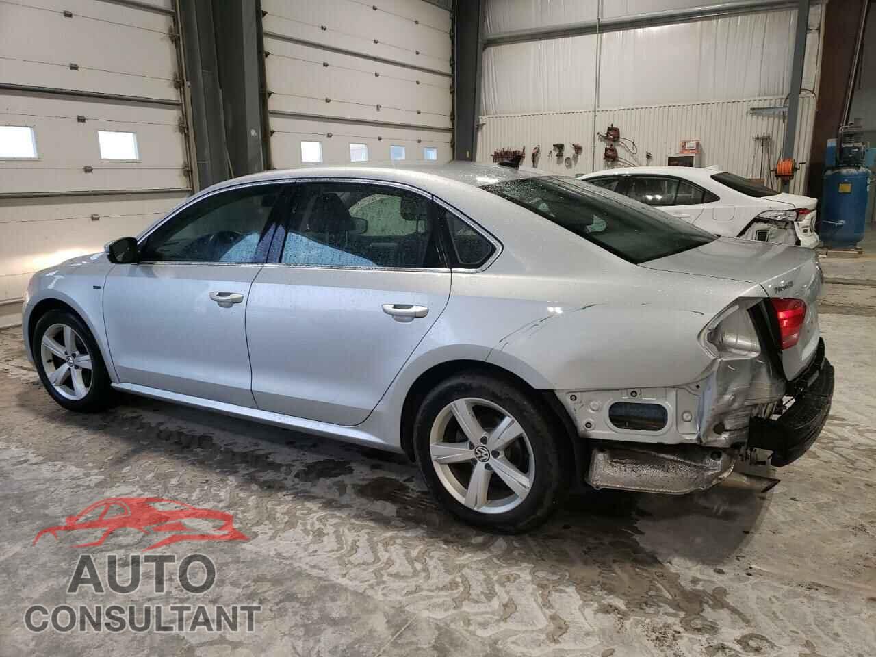 VOLKSWAGEN PASSAT 2015 - 1VWAT7A30FC120219