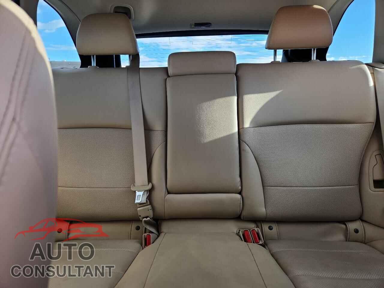 SUBARU OUTBACK 2017 - 4S4BSAKC6H3433554