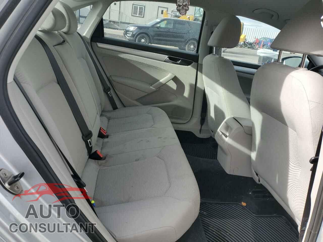 VOLKSWAGEN PASSAT 2018 - 1VWAA7A30JC001360