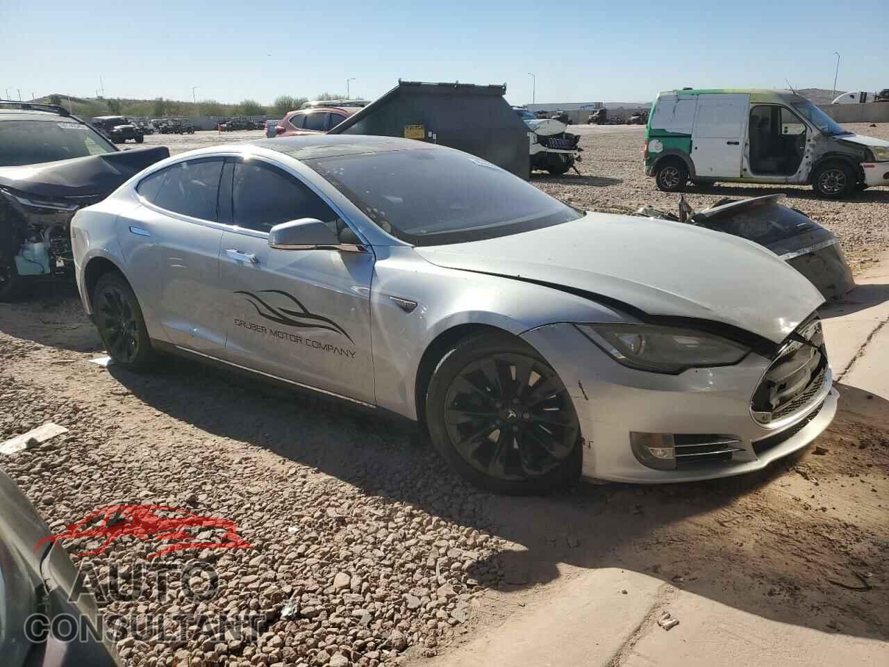 TESLA MODEL S 2013 - 5YJSA1AG2DFP11682