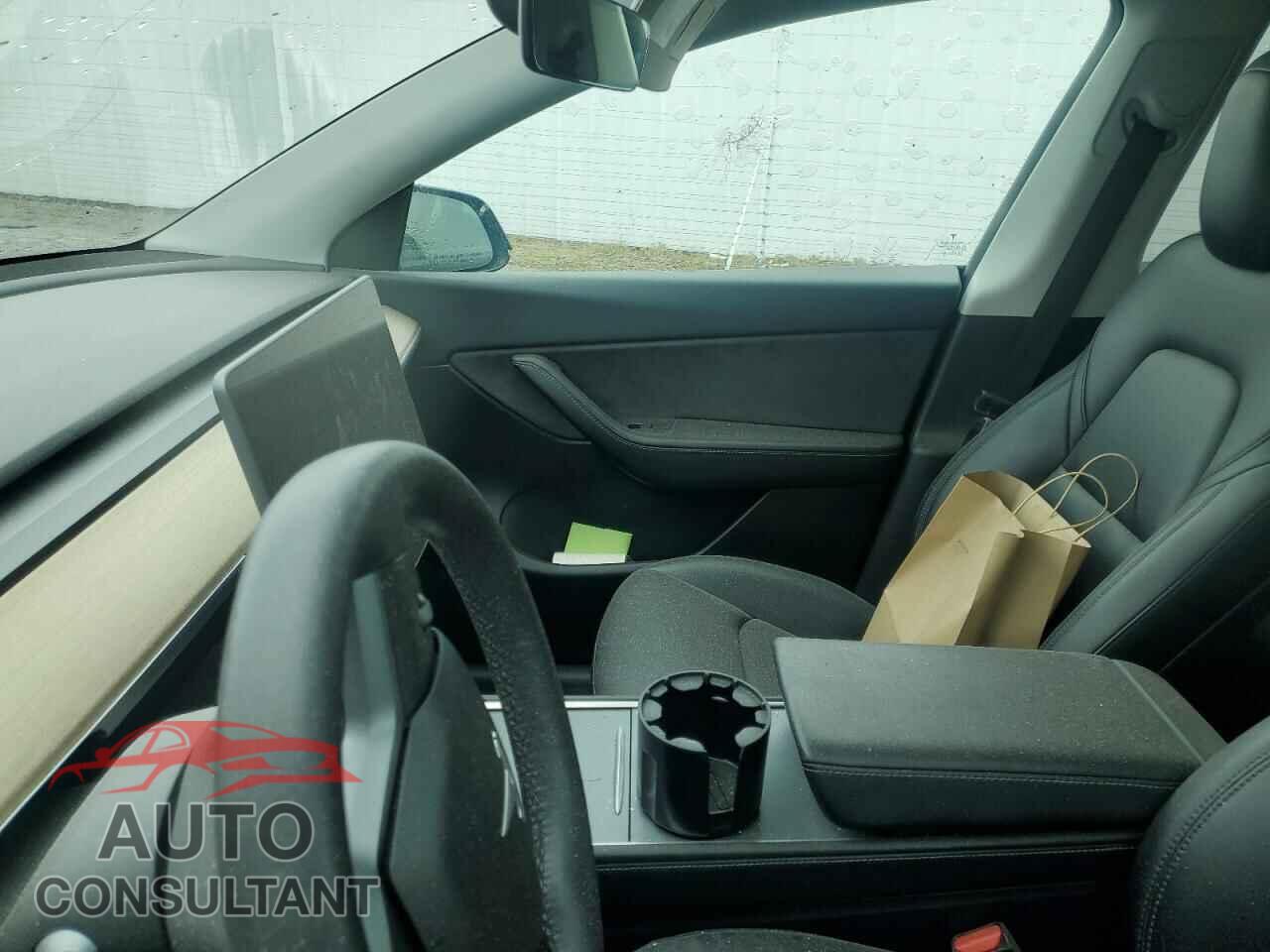 TESLA MODEL Y 2021 - 5YJYGAEE9MF180613