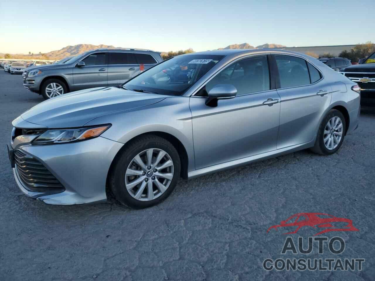 TOYOTA CAMRY 2018 - 4T1B11HK0JU082187