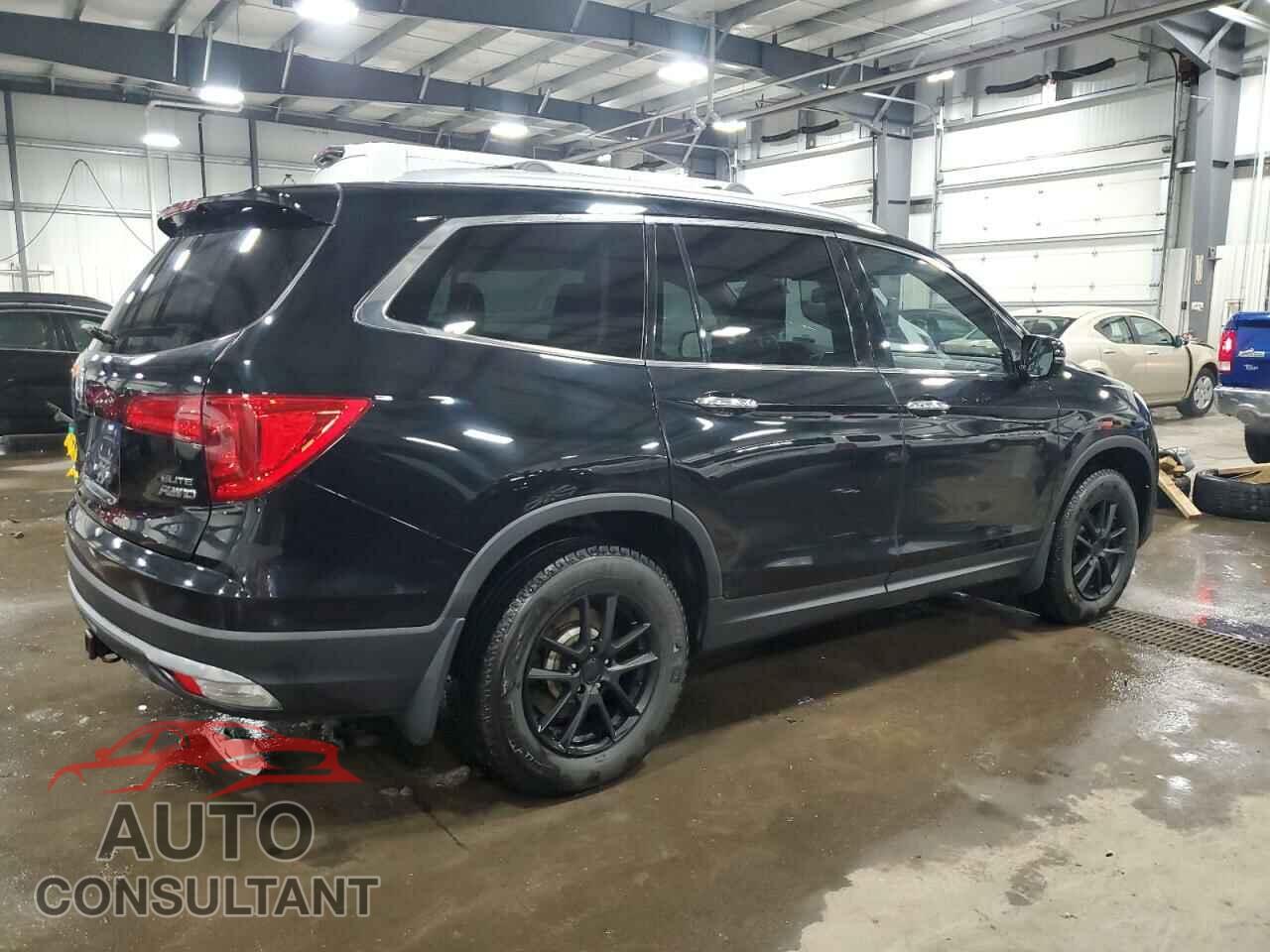 HONDA PILOT 2017 - 5FNYF6H01HB047592