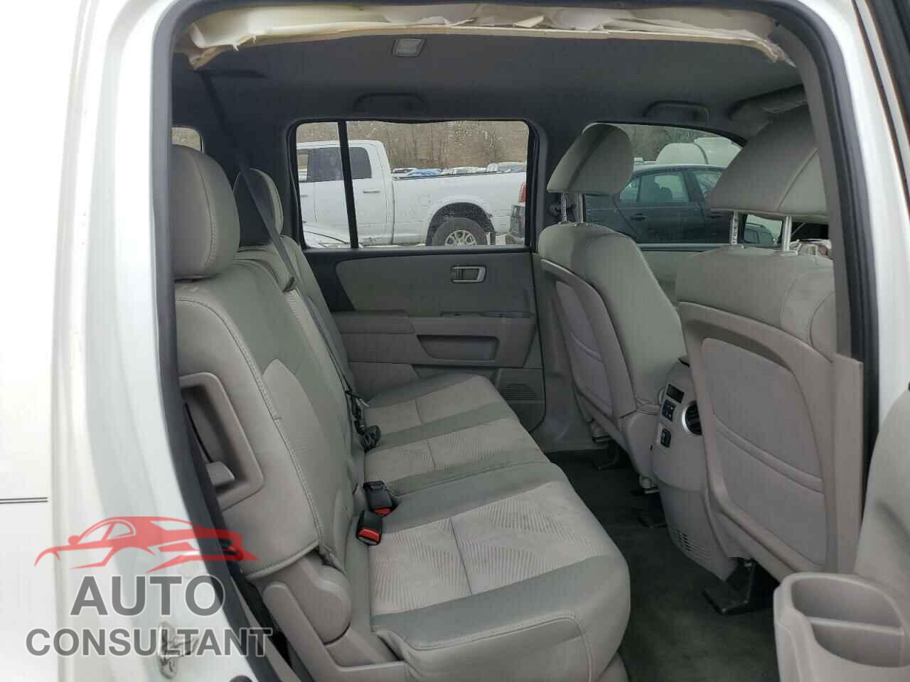 HONDA PILOT 2015 - 5FNYF4H27FB012168