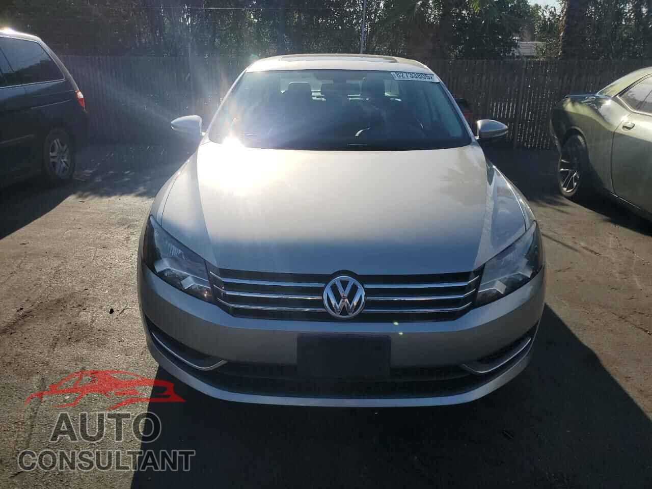 VOLKSWAGEN PASSAT 2012 - 1VWBP7A39CC045668
