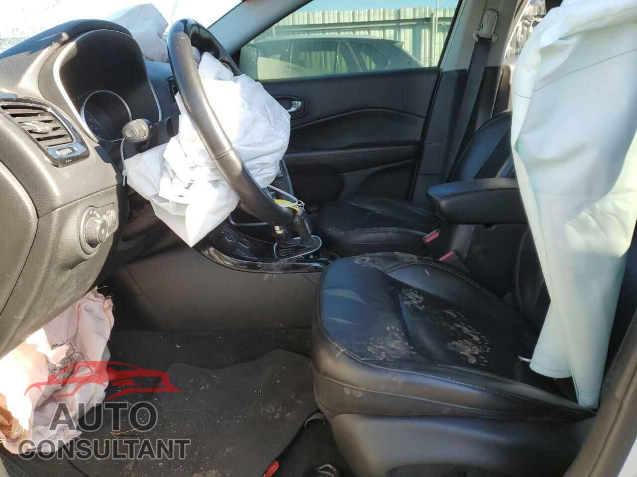 JEEP COMPASS 2018 - 3C4NJDCB8JT281203