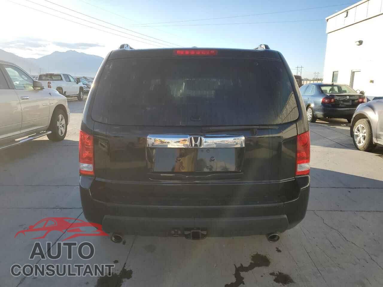 HONDA PILOT 2011 - 5FNYF4H4XBB057911