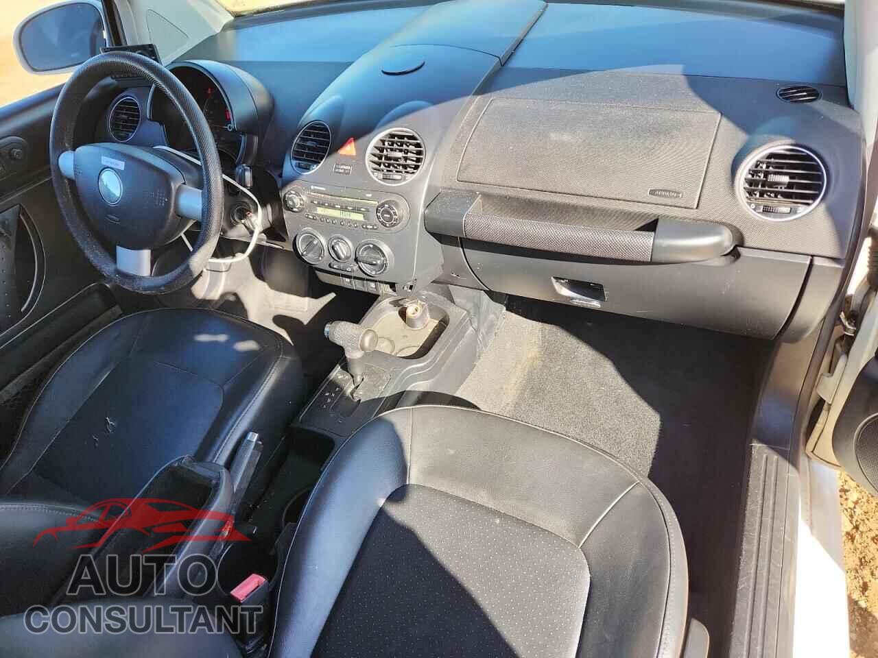 VOLKSWAGEN BEETLE 2010 - 3VWPW3AG9AM009012