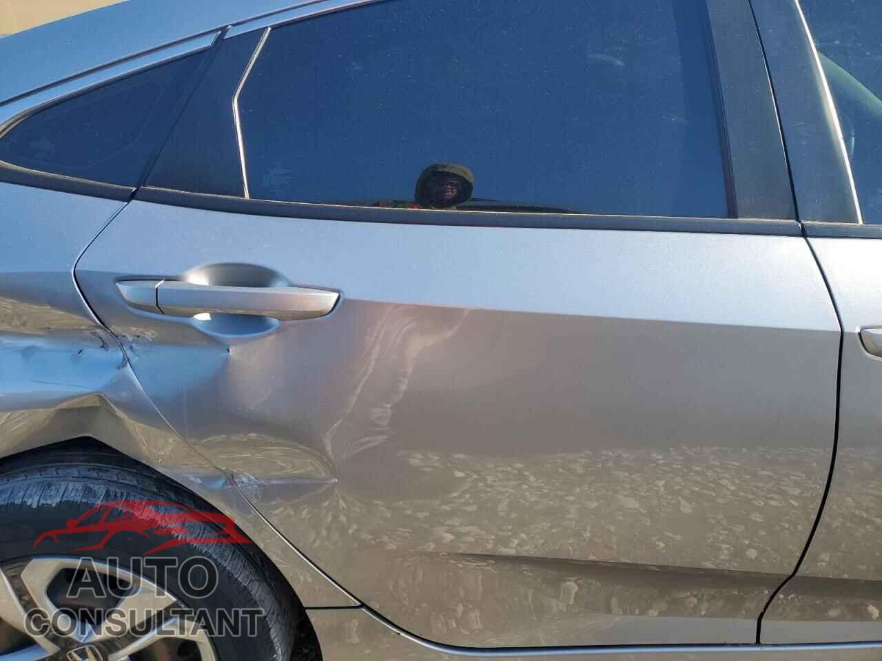 HONDA CIVIC 2018 - 19XFC2E58JE016019