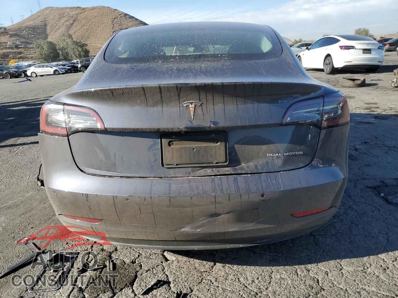 TESLA MODEL 3 2019 - 5YJ3E1EB4KF525369