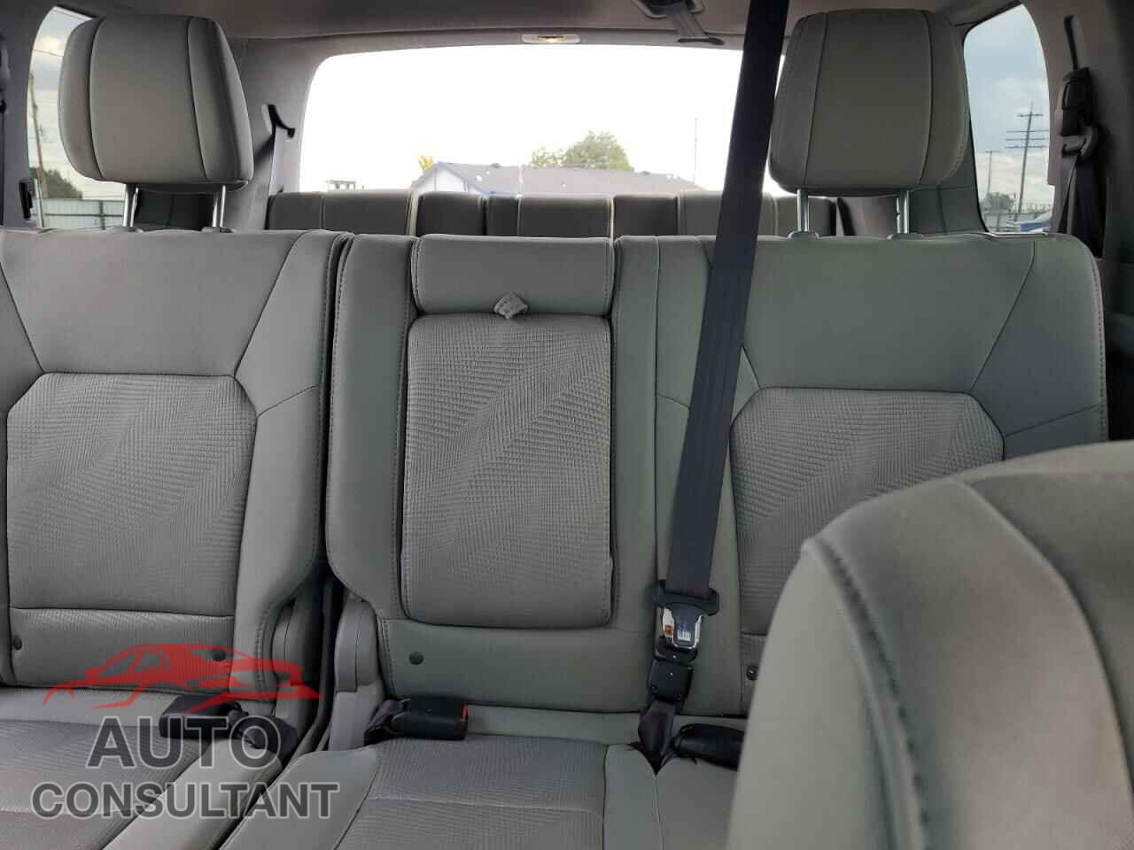 HONDA PILOT 2015 - 5FNYF4H28FB040075