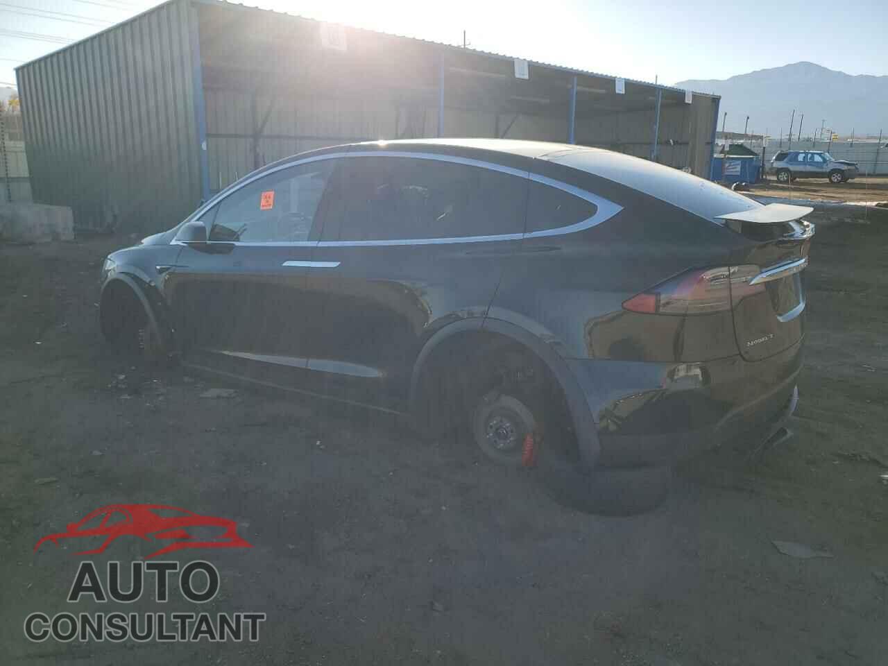TESLA MODEL X 2018 - 5YJXCBE41JF090713