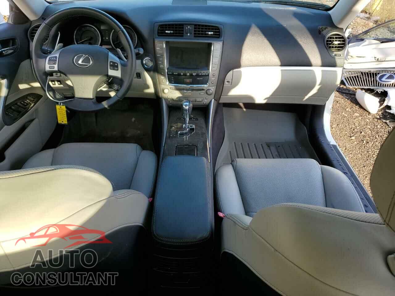 LEXUS IS 2011 - JTHBE5C24B5028165