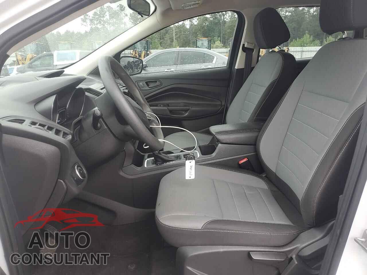 FORD ESCAPE 2017 - 1FMCU0F7XHUB12942