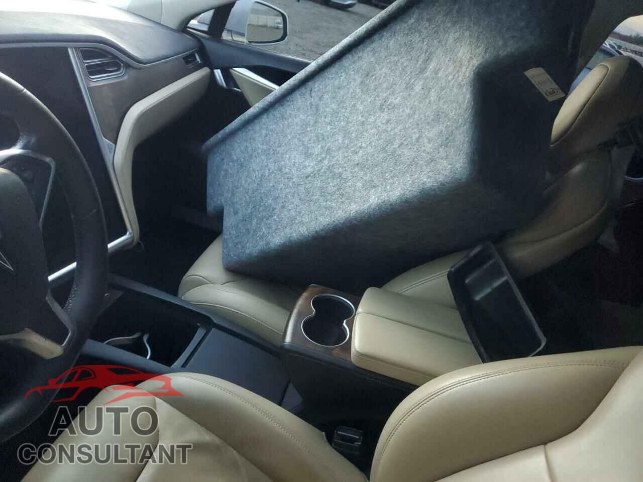TESLA MODEL S 2017 - 5YJSA1E10HF202900