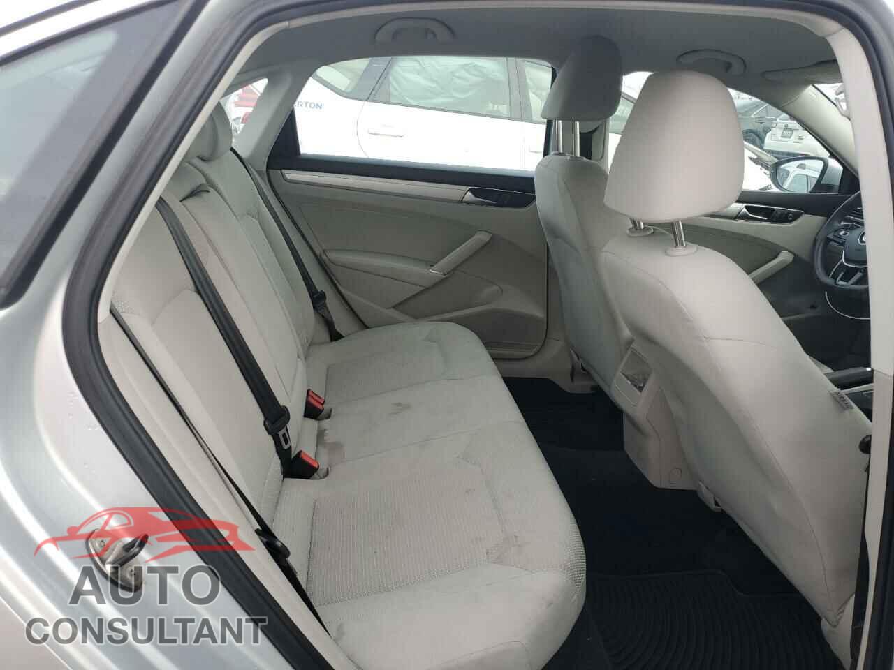 VOLKSWAGEN PASSAT 2017 - 1VWAT7A33HC006556