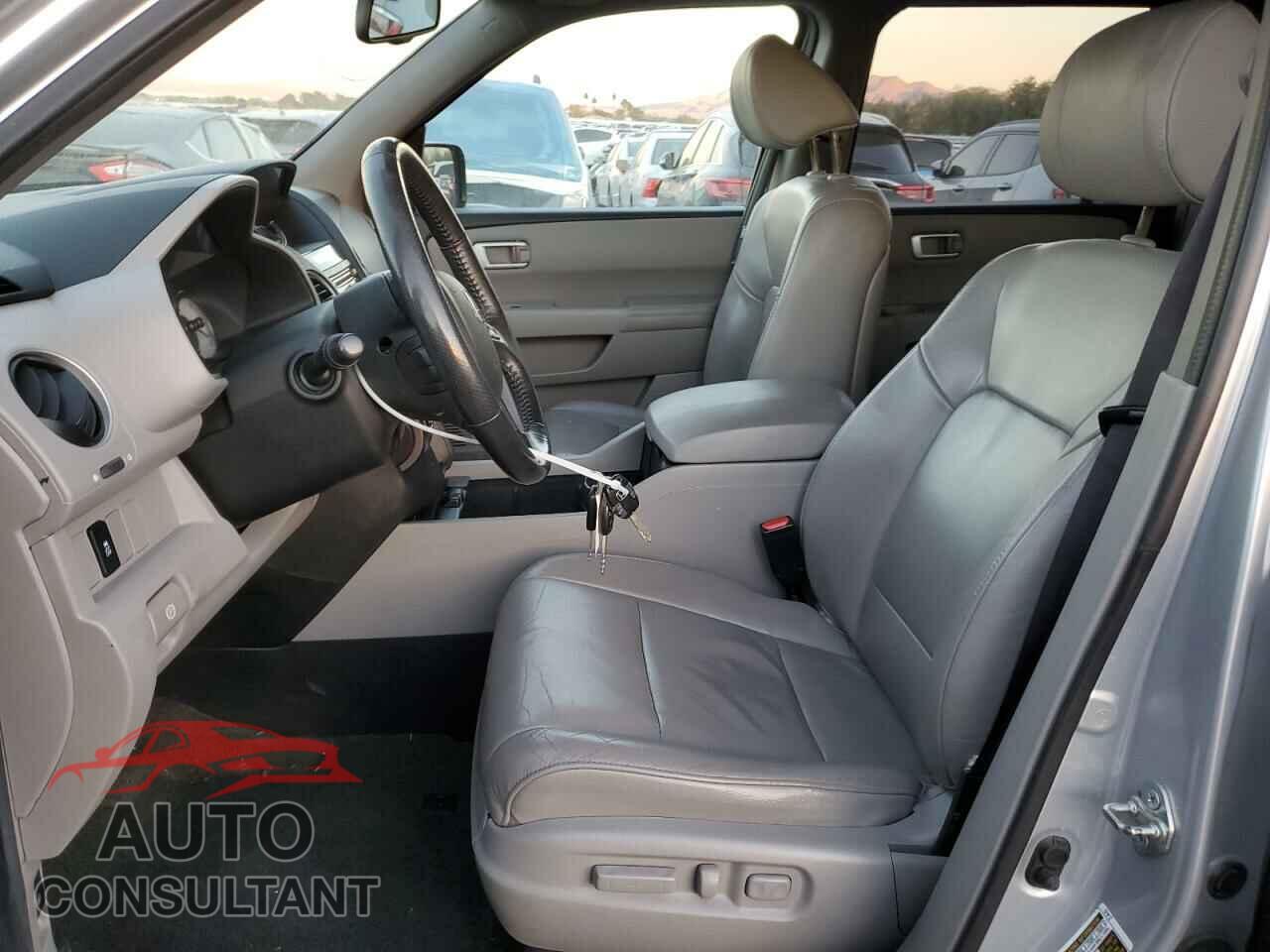 HONDA PILOT 2014 - 5FNYF3H52EB015210