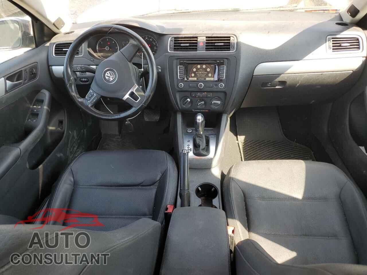 VOLKSWAGEN JETTA 2012 - 3VWLL7AJ2CM425836