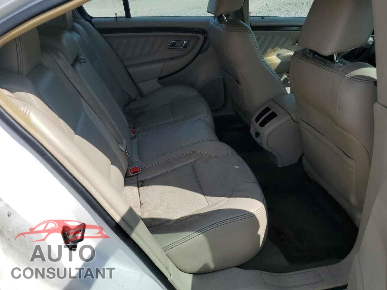 FORD TAURUS 2011 - 1FAHP2FW8BG124829