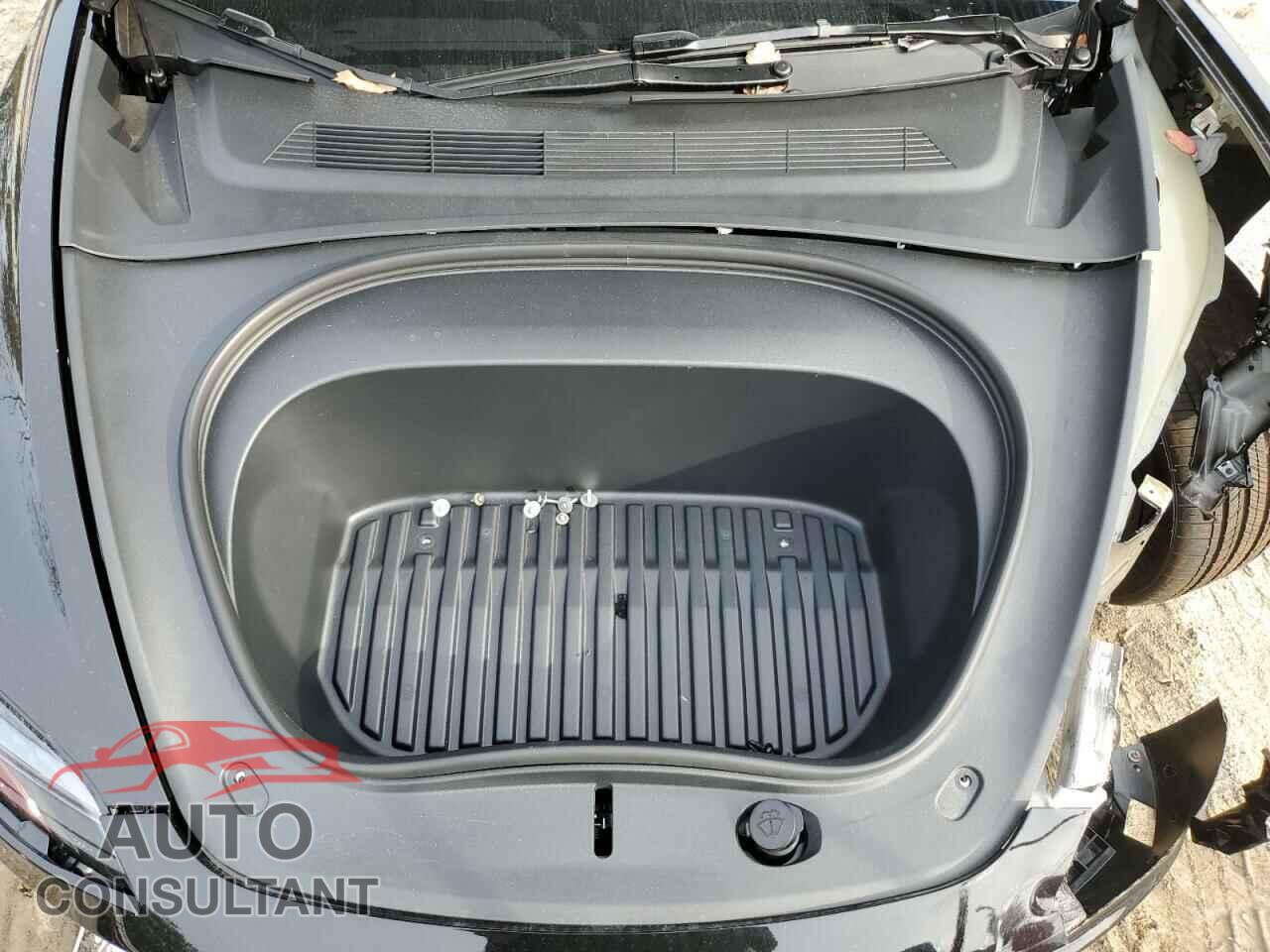 TESLA MODEL 3 2024 - 5YJ3E1EA0RF843569
