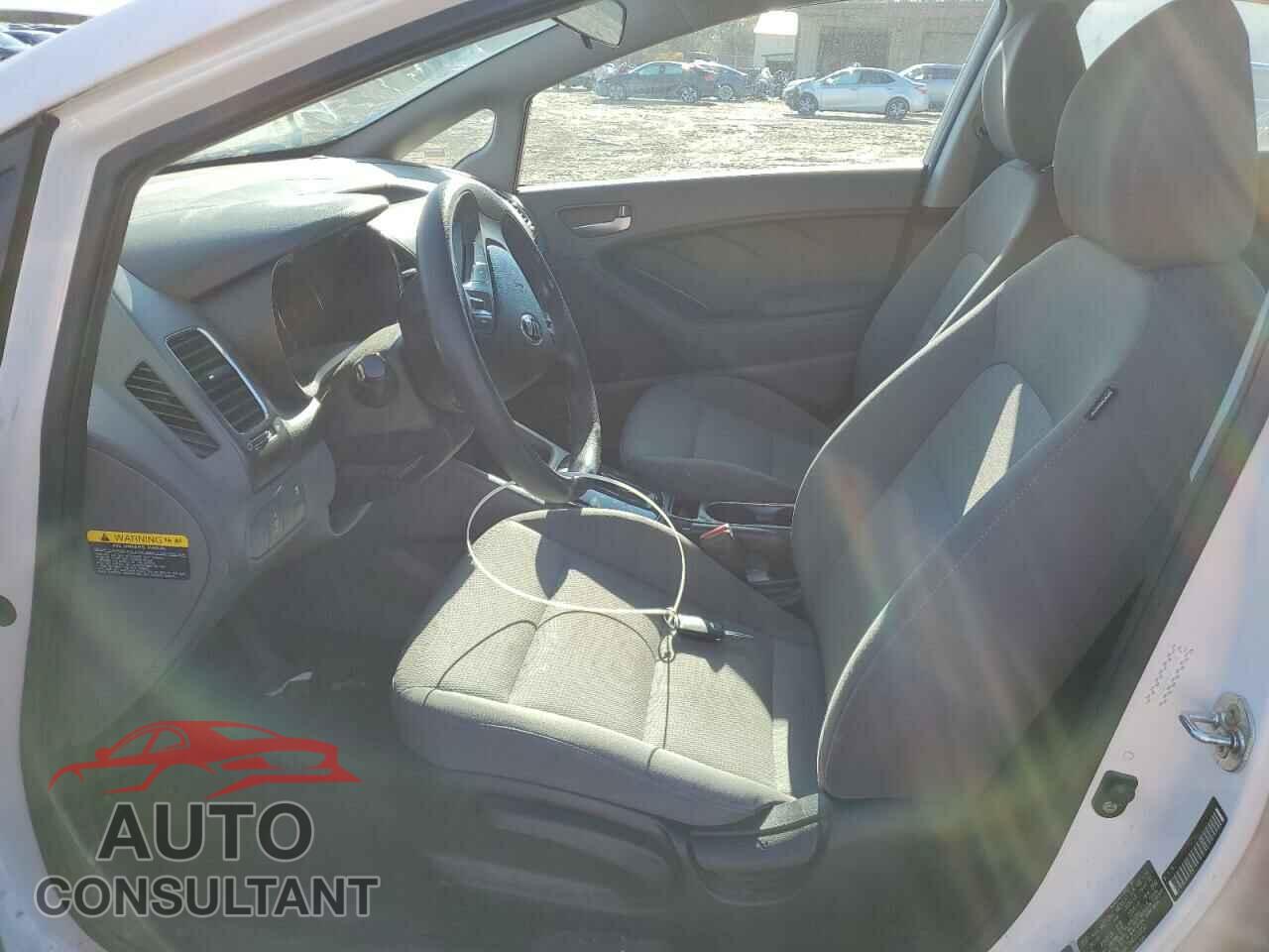 KIA FORTE 2017 - 3KPFK4A72HE059352